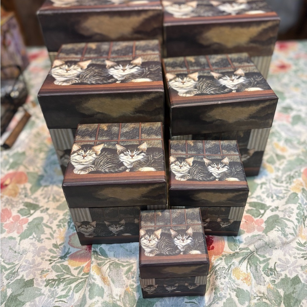 Bob's Boxes" Seven nesting boxes featuring a cat design - Picture 4 of 16